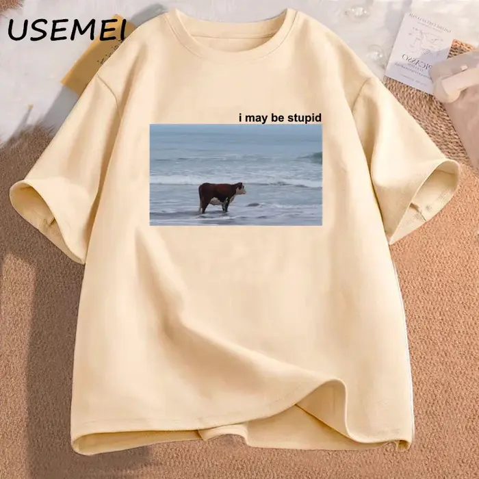 I May Be Stupid Cow on Beach Funny Meme T-shirt en coton pour hommes