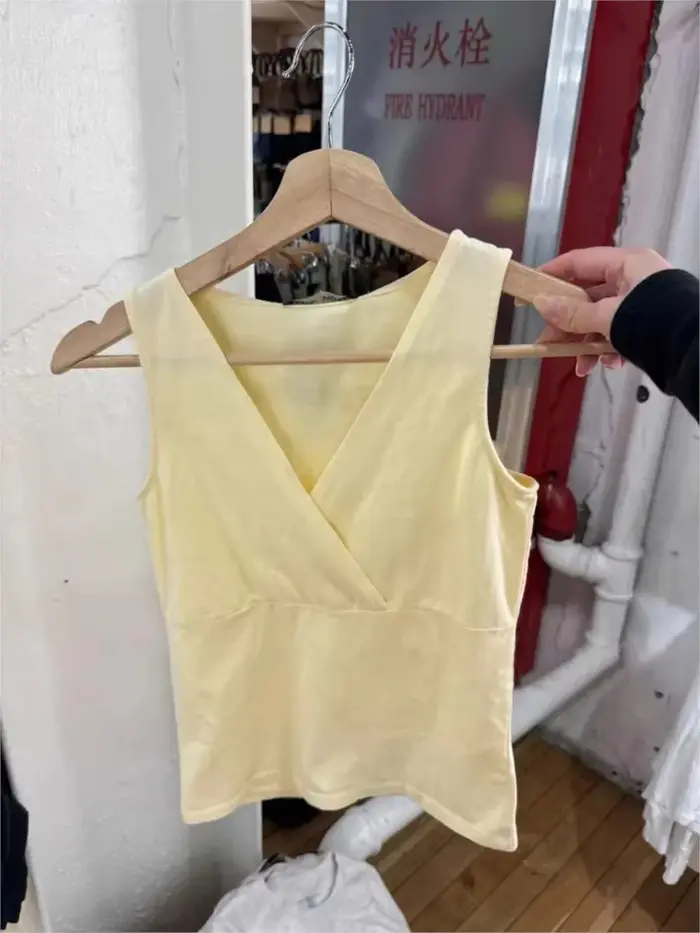 Jaune mince col en v débardeur femmes été décontracté Simple coton sans manches gilet propre fille Preppy Style doux basique Camis OOTD nouveau