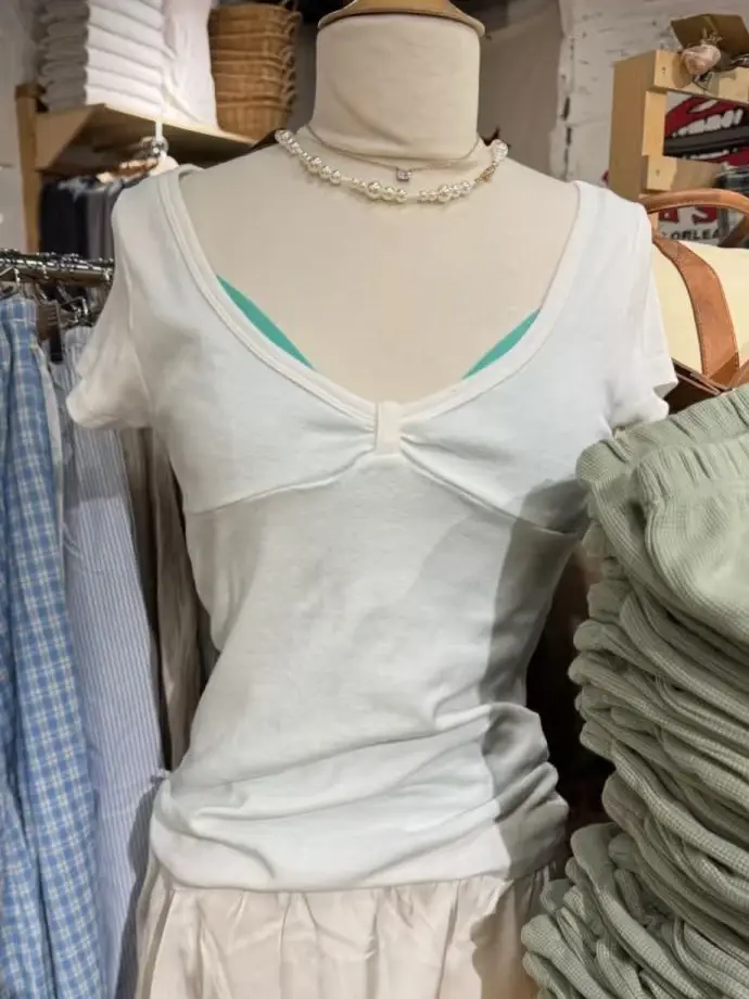 Nouveaux T-shirts roses à col en V pour femme