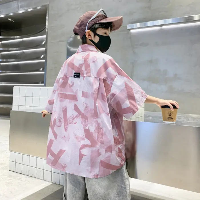 Chemise d'été élégante de couleur rose pour enfants