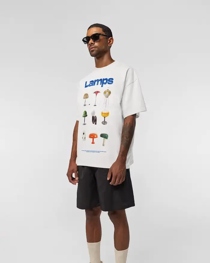 T-shirt imprimé avec lampes modernes du milieu du siècle des années 90