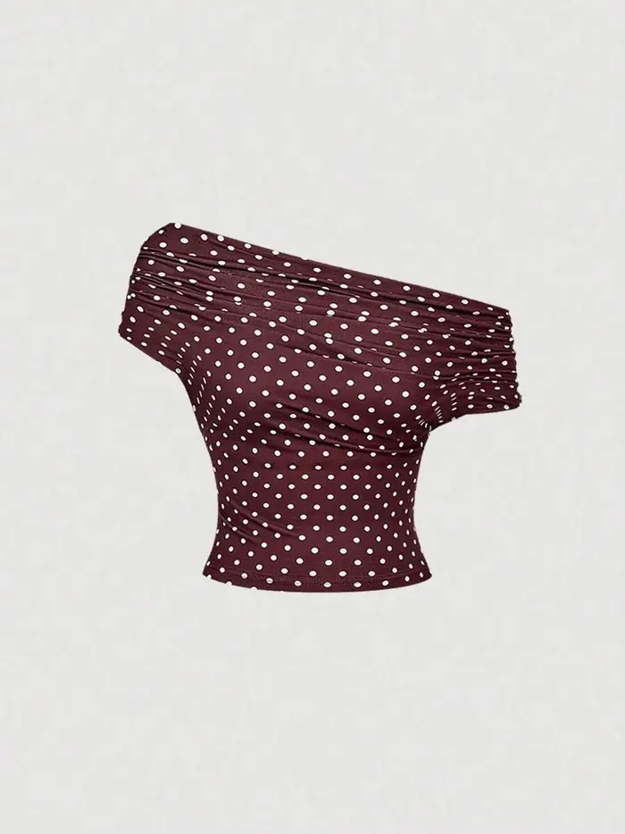 Haut court en tricot pour femme avec options de port polyvalentes et détail froncé sur le côté