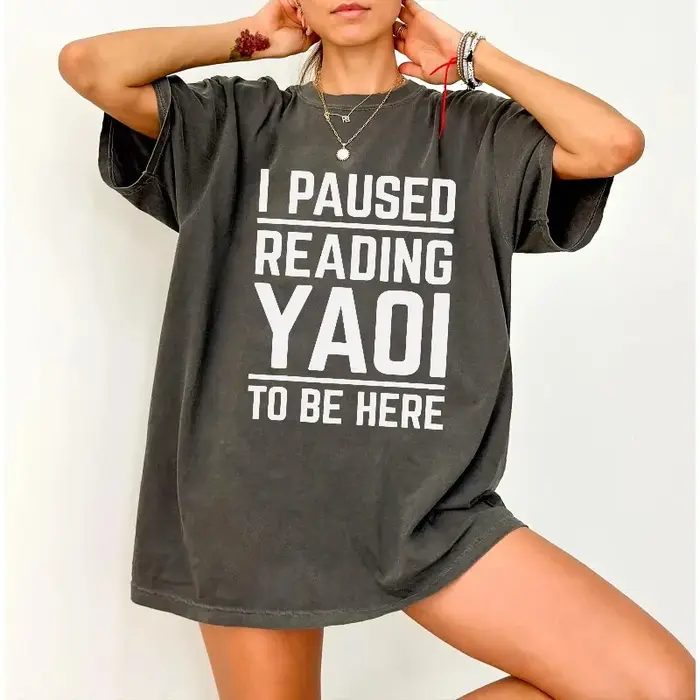 Je suis arrêté ma lecture pour regarder le t-shirt Yaoi.