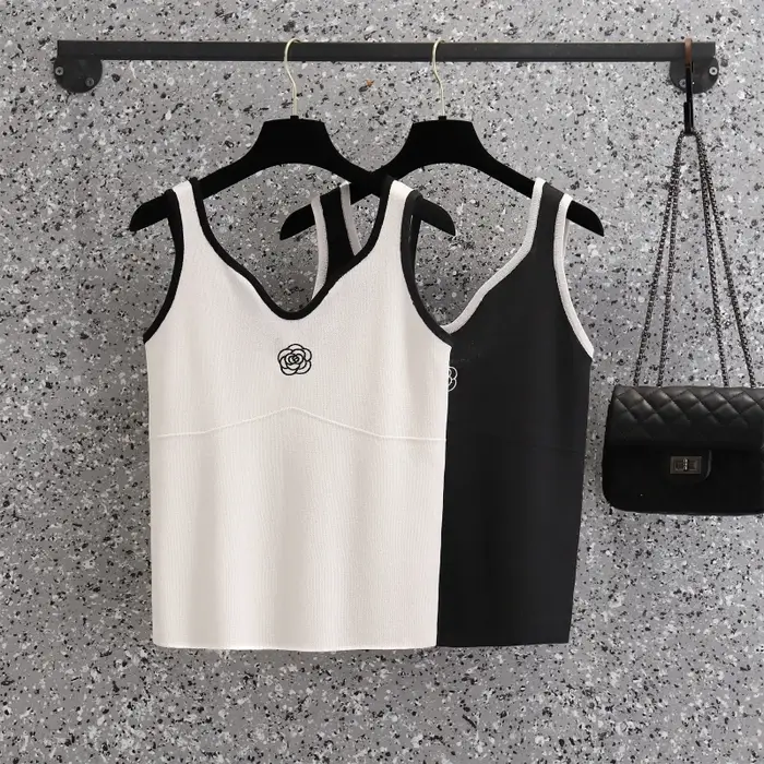 T-shirt sans manches à fleurs blanches pour femmes