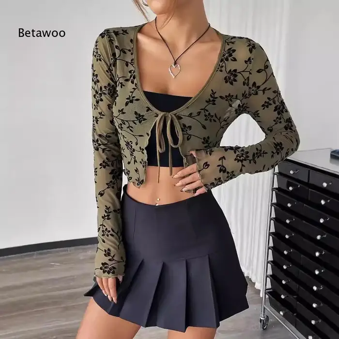 Haut court en maille à manches longues, imprimé floral floqué, à nouer devant