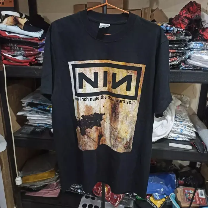 NIN neuf pouces ongles vers le bas spirale Vtg noir unisexe t-shirt réimpression unisexe hommes femm
