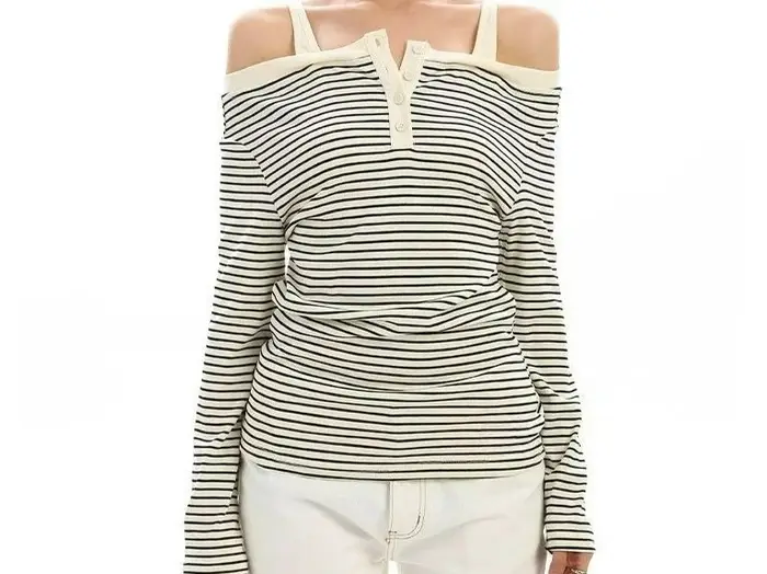 T-shirt rayé à une épaule et manches longues, idéal pour le début de l'automne, à porter sous un hau