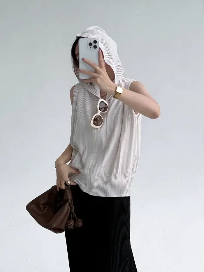 Haut à capuche blanc sans manches, tissu doux, coupe ample, décontracté, usage quotidien, tendance, Chic, élégant, moderne, Ensemble de mode, confort, 2025