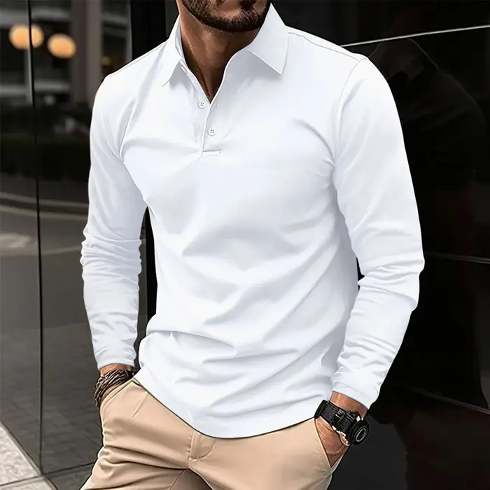 Cette chemise pour homme de haute qualité présente un tissu uni décontracté et convient à la fois au