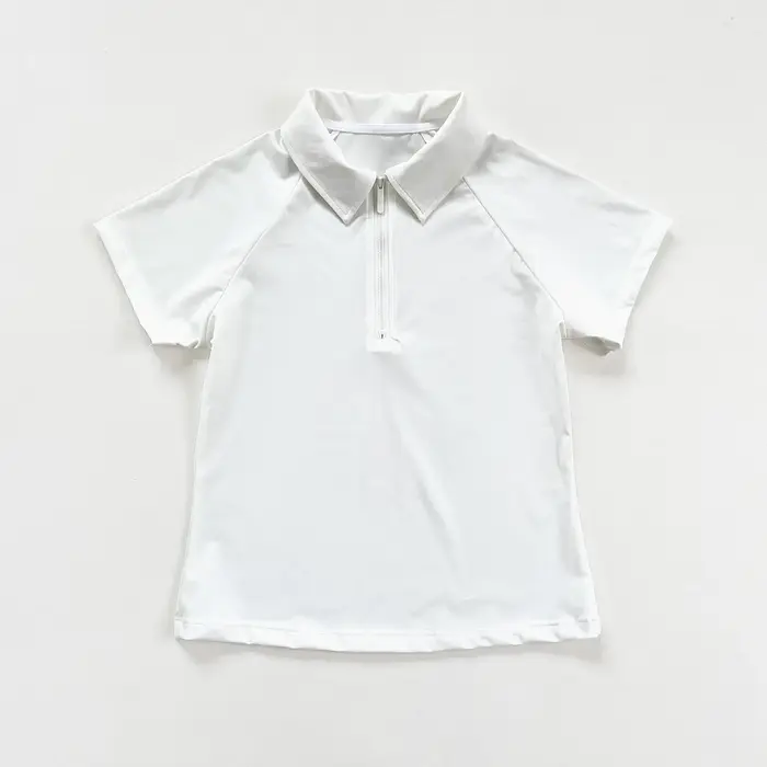 Polos à manches courtes pour femmes : options blanches et bleu marine disponibles