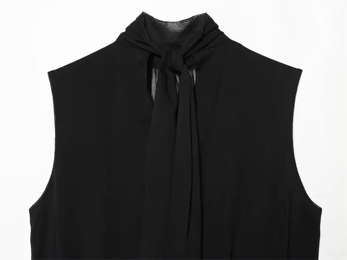 Haut plissé noir sans manches pour femme