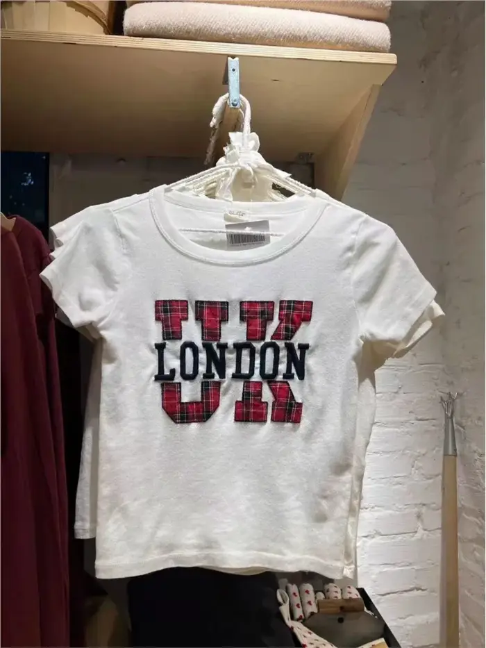 T-shirts brodés pour femmes