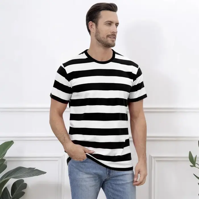T-shirt rayé noir et blanc pour homme