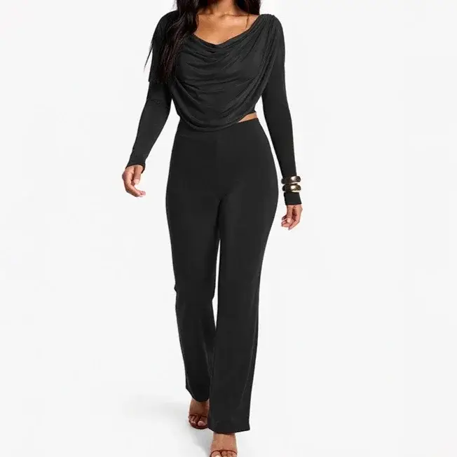 Ensemble deux pièces haut à col bénitier et pantalon taille haute pour femme
