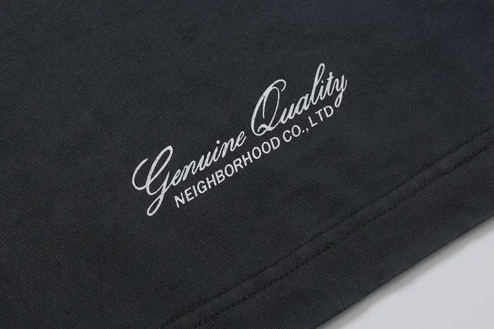 T-shirt ample à manches courtes avec étiquette brodée sur la poitrine NBHD