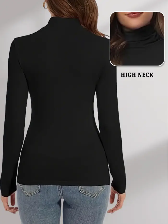T-shirt à manches longues et col haut pour femme.