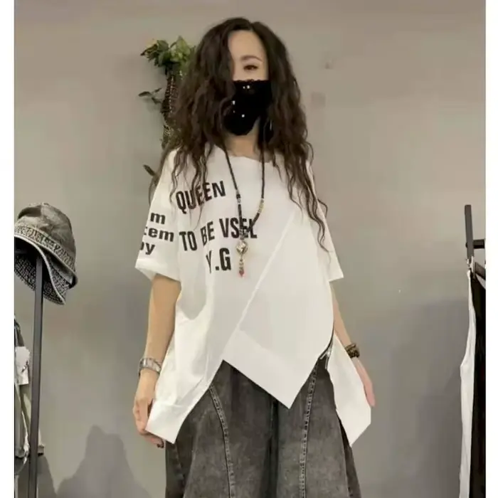 T-shirt irrégulier à manches courtes pour femmes, imprimé lettre, fermeture éclair, design fin, mode