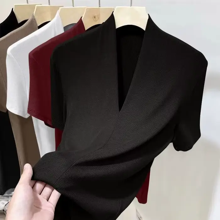 Nouveau haut à manches courtes fileté pour femmes