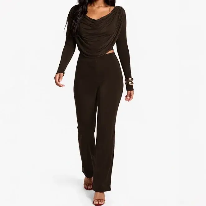 Ensemble deux pièces haut à col bénitier et pantalon taille haute pour femme