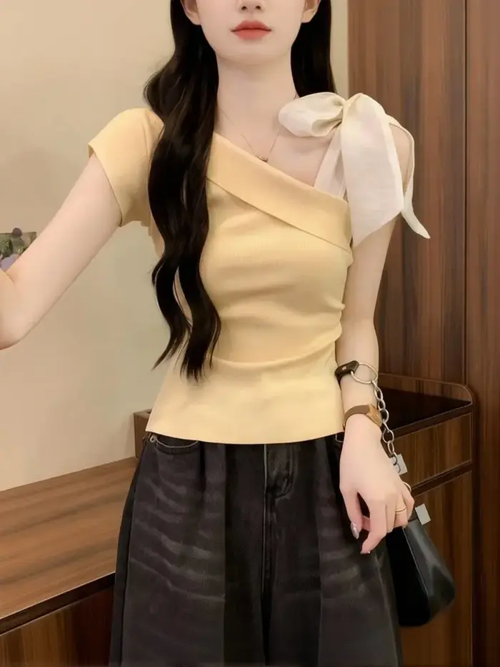 T-shirt élégant en tricot à nœud papillon pour femme