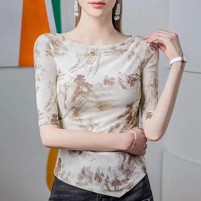 T-shirt en maille à col une ligne imprimé à l'encre pour femmes