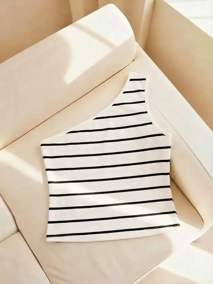 Haut asymétrique à rayures horizontales noires et blanches