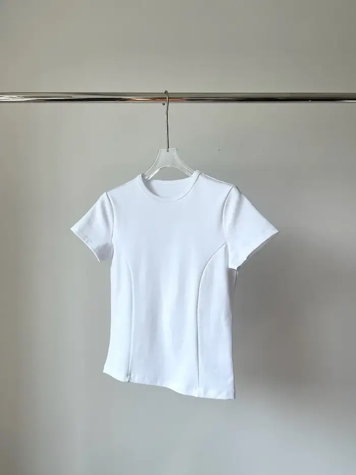 T-shirt à manches courtes et col rond, base classique en coton, épaules extensibles, couleur unie