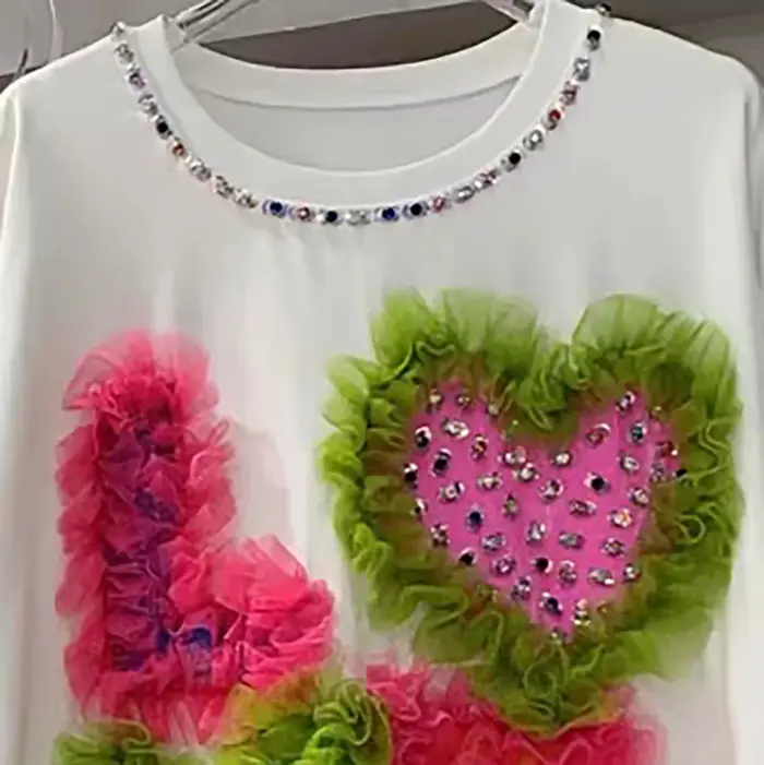T-shirt d'amour de couture de maille de biscuits exquis pour des femmes, haut décontracté tout assre