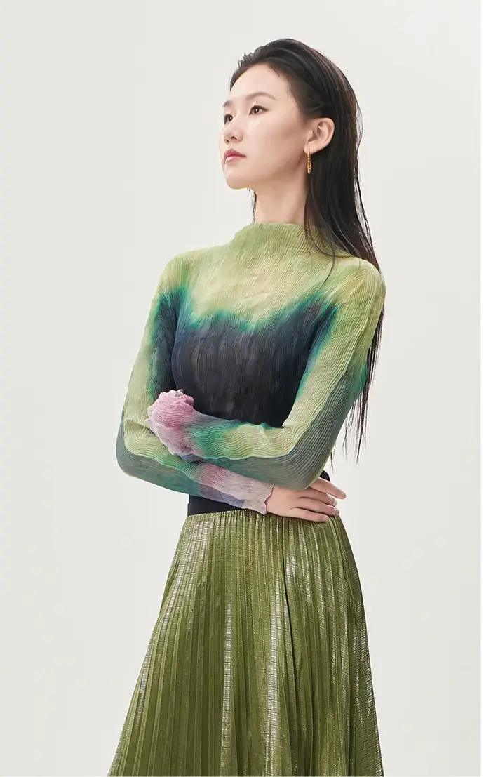 T-shirt plissé léger et transparent à manches longues pour femme