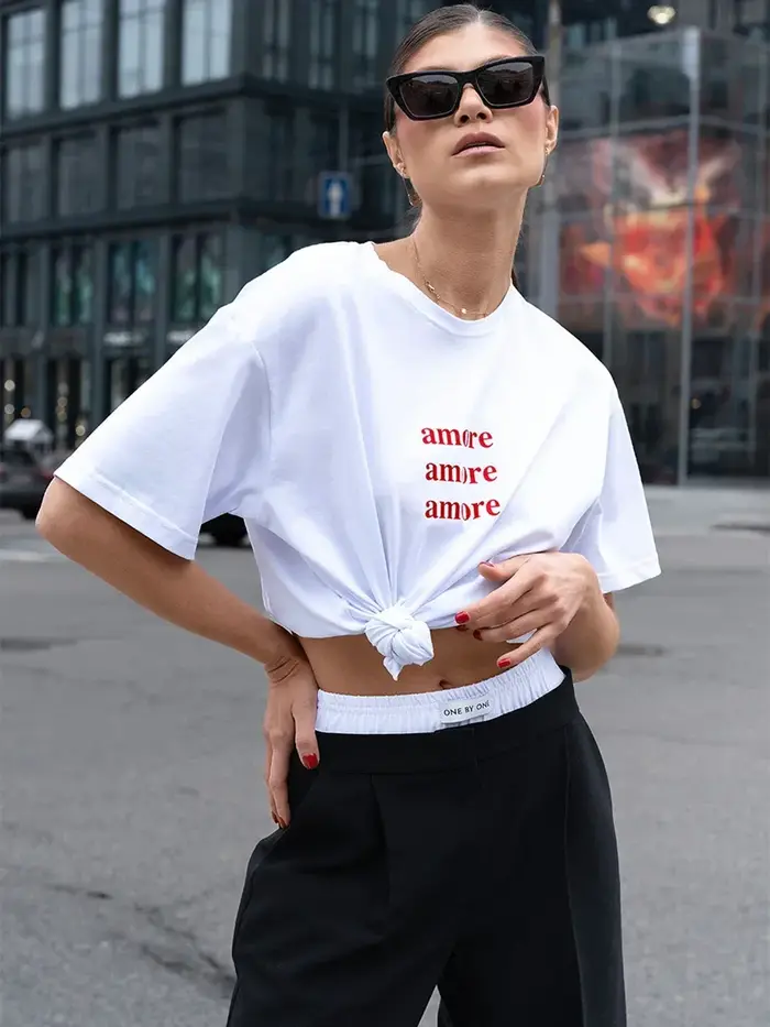 T-Shirt rouge avec imprimé Amore