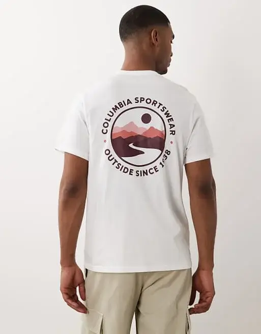 T-shirt graphique CSC Outdoor en blanc
