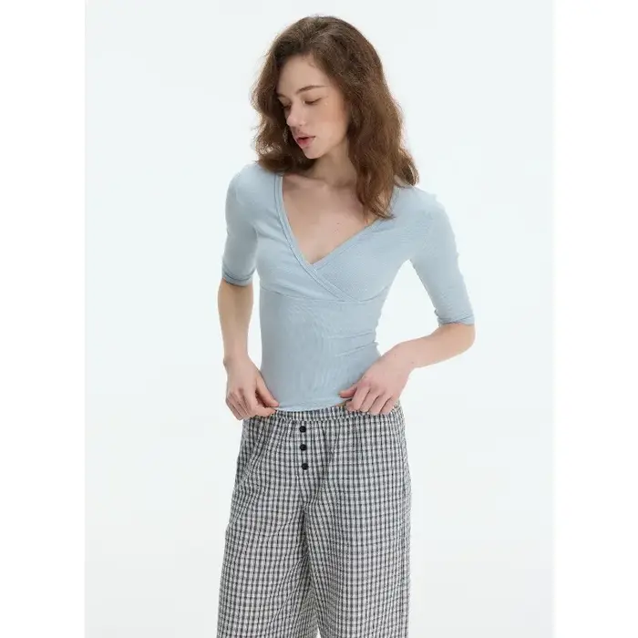 T-shirt côtelé à col en V croisé pour femme