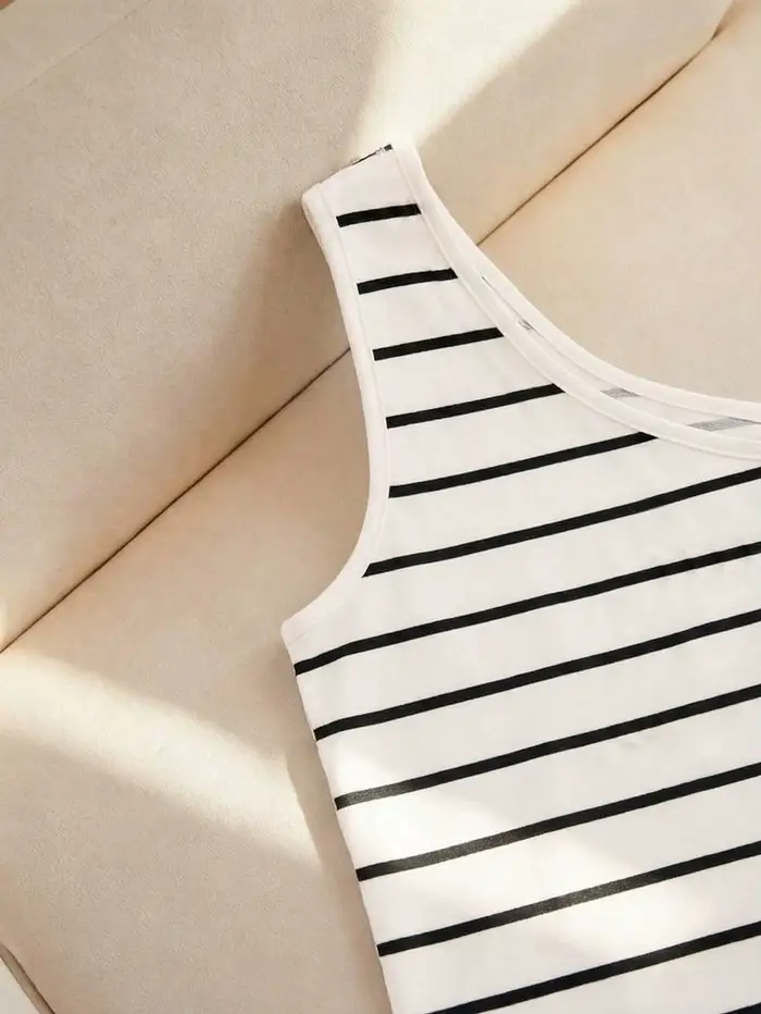 Haut asymétrique à rayures horizontales noires et blanches