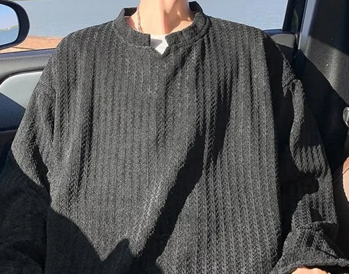 T-shirt à col en V et manches longues pour homme