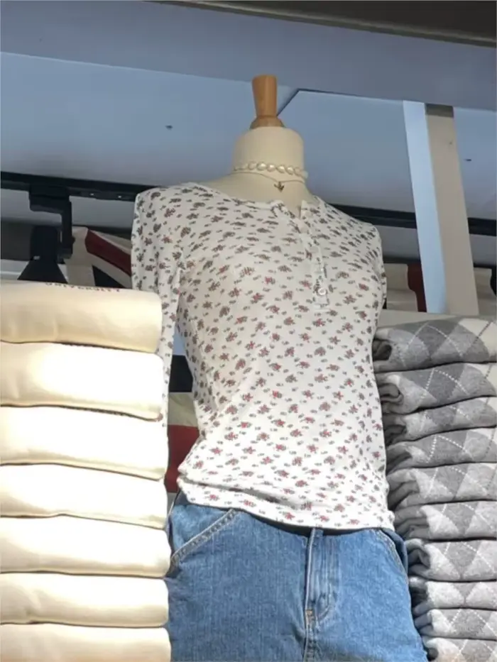 T-shirt en coton gaufré à imprimé floral pour femme