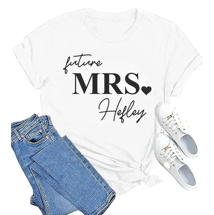 T-shirt blanc imprimé avec nom personnalisé