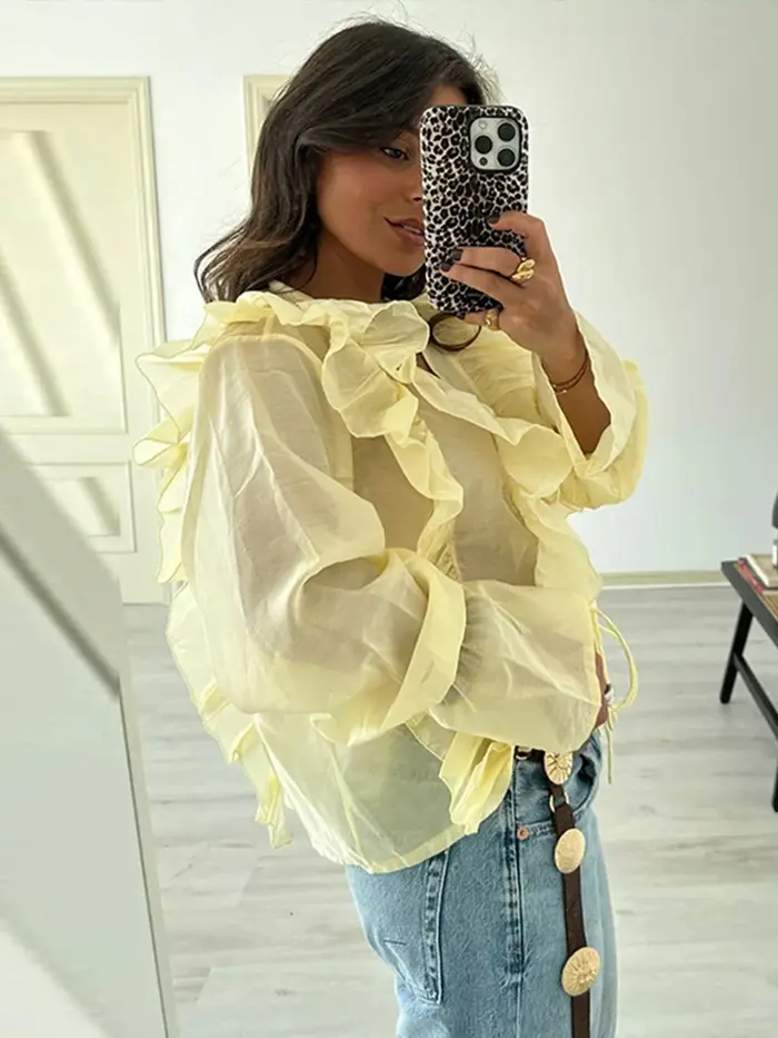 Chemises pour femmes Chic à volants creux à lacets en mousseline de soie col en v manches évasées Blouse femme 2025 printemps nouveau élégant solide dame vêtements d'extérieur