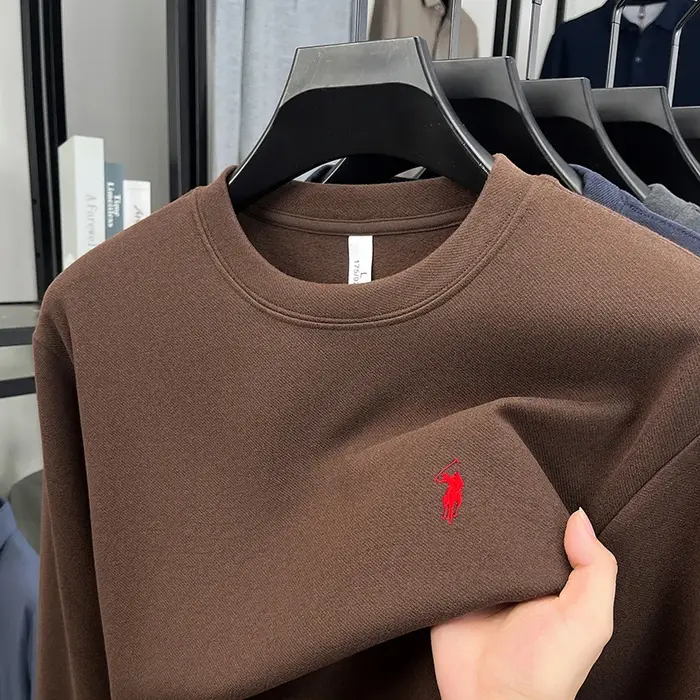 T-shirt à manches longues à col rond élégant et luxueux