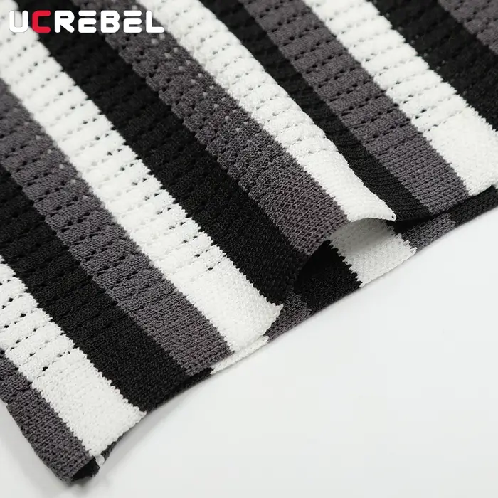 Cardigan tricoté rayé épissé pour hommes