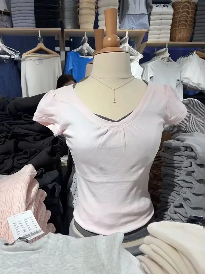 T-shirt basique plissé à col en V pour femme