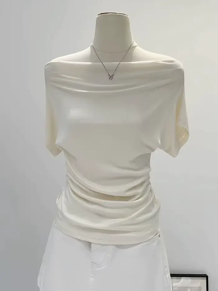 T-shirt noir à manches courtes pour femmes