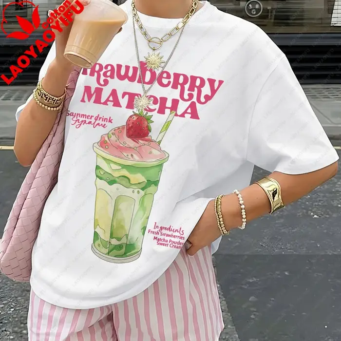 T-shirt imprimé thé Matcha fraise à manches courtes et col rond, avec poudre de Matcha et fraises, i