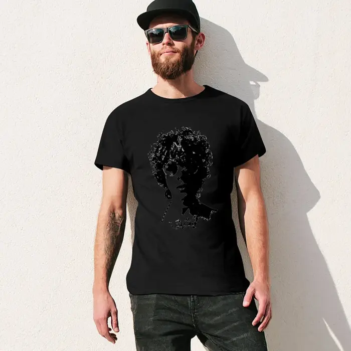 T-shirt décontracté à manches courtes de la belle mannequin LP Laura Pergolizzi
