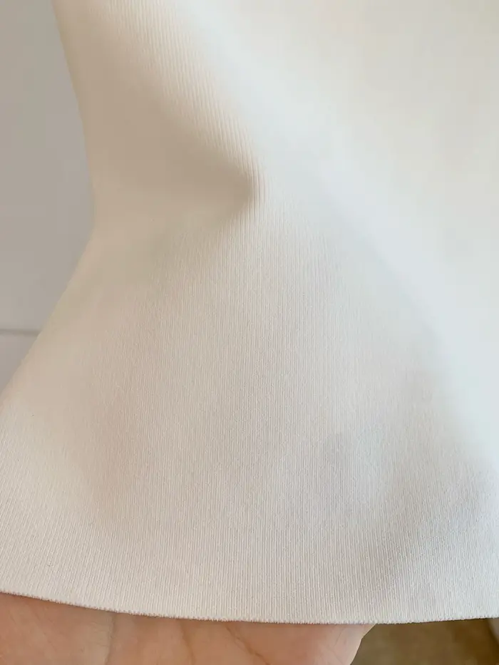 Débardeurs Femme Noirs ou Blancs Été 2026 – Gilet Tricoté Décontracté Slim à Col Halter et Encolure en U Sans Manches