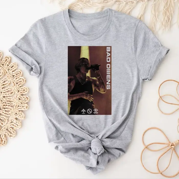 T-shirt graphique japonais Bad Omens pour femmes