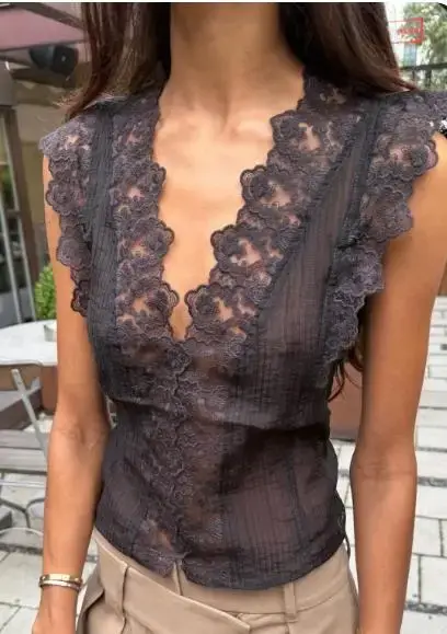 Restez au frais et élégant avec notre débardeur noir sans manches - Disponible en tailles S, M, L !