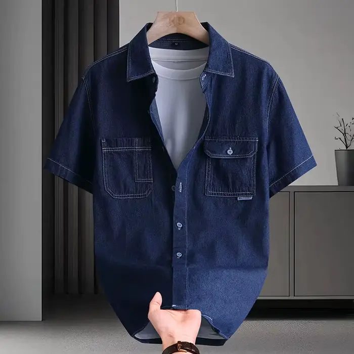 Chemise en jean à manches courtes pour homme avec poches plaquées