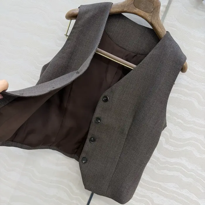 Gilet marron à col en V et simple boutonnage pour femme