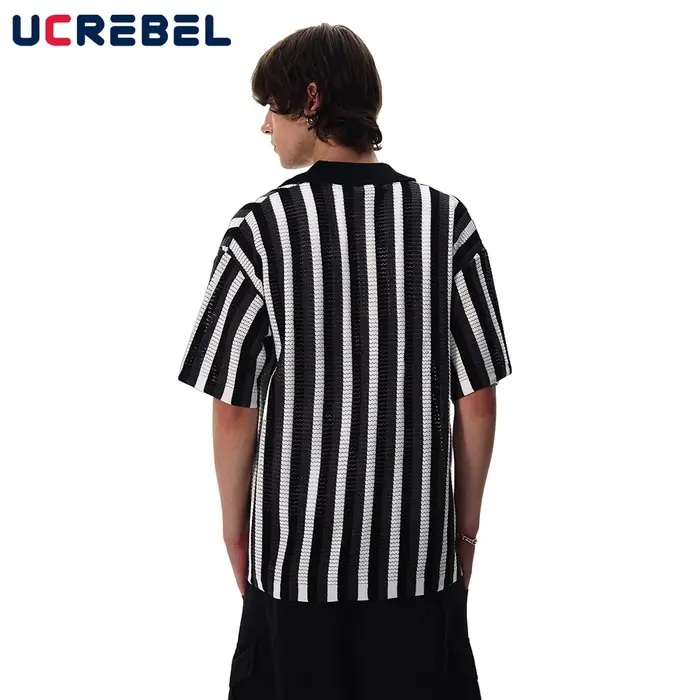 Cardigan tricoté rayé épissé pour hommes
