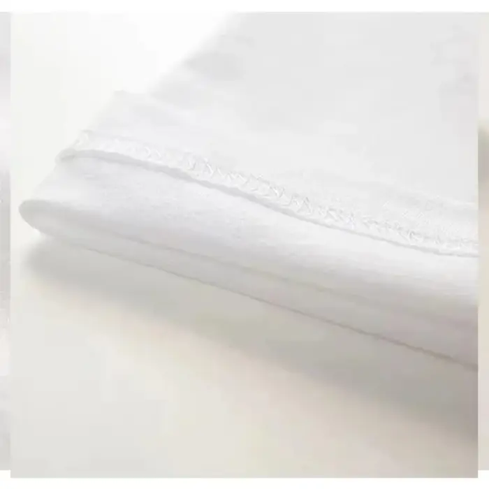 En été 2026, aucun t-shirt à manches courtes pour hommes et femmes ne sera aussi tendance que celui-ci.